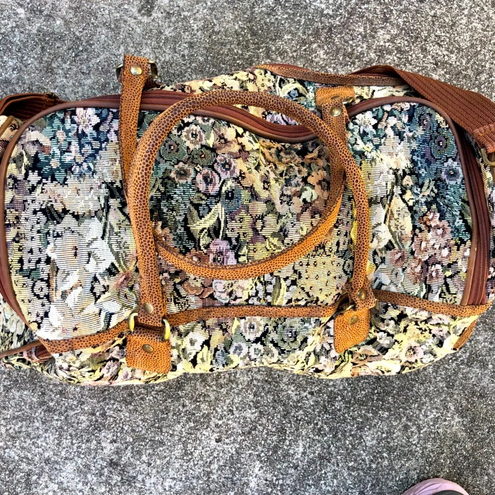 Vintage 1980’s Sasson jean tapestry shoulder duffle travel bag tan suede trim